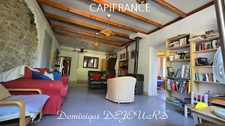 Nichée au cœur de la nature, sans vis-à-vis et avec une vue remarquable, grande maison de 7 (voir 8) chambres et de belles terrasses, offre un cadre de vie paisible et ressourçant.