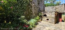 Demeure prestigieuse du XIV siècle au coeur de la belle vallée de l’Eyrieux en Ardèche, , située à 45mn de Valence (Drome) -285m² habitable sur 2ha de terrain.