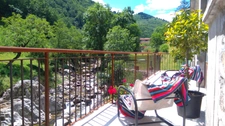 Ardèche - Ancien moulinage dans la vallée de l'Auzène - 6 logements - une grande salle 232m² - dépendance - piscine - rivière au pied