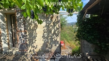 Ardèche, St Sauveur de Montagut, dans la vallée de l'Eyrieux maison en pierres et une annexe pour atelier ou projet studio indépendant