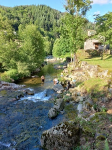 Marcols-les-eaux , maison en pierres : Un bien d’exception où charme, élégance et confort se rencontrent – coup de cœur immédiat garanti !