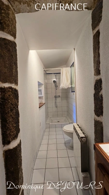 Ardèche, à SAINT PIERREVILLE, grande maison de 152m² avec terrain et une source. Belle exposition et belle rénovation