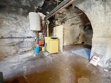 Ardèche - Vallée de la Glueyre - Marcols les Eaux - Grande maison de village - une dépendance à rénover, un grand garage, caves, ...