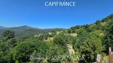 Nichée au cœur de la nature, sans vis-à-vis et avec une vue remarquable, grande maison de 7 (voir 8) chambres et de belles terrasses, offre un cadre de vie paisible et ressourçant.