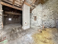 Ardèche - Vallée de la Glueyre - Marcols les Eaux - Grande maison de village - une dépendance à rénover, un grand garage, caves, ...