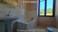 Maison composée de 2 appartements (57 et 43m²) et d'un grand garage de 100m².