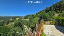 Nichée au cœur de la nature, sans vis-à-vis et avec une vue remarquable, grande maison de 7 (voir 8) chambres et de belles terrasses, offre un cadre de vie paisible et ressourçant.