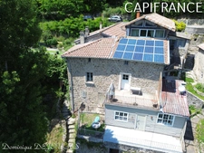 Sud-Est de la France, dans un cadre magnifique, en Ardèche magnifique maison en pierres de 320m² habitables sur 4500m² de terrain - Piscine - Exposition sud et Belle Vue dégagée