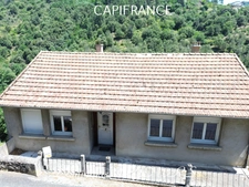Ardèche, Vallée de l'Eyrieux à St Sauveur de Montagut, Maison de 126 m² avec deux logements et terrain de 1 300 m² - à rénover