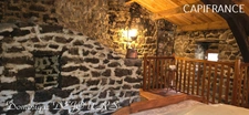 Ardèche, à 5 mn en voiture de St Pierreville au coeur du parc national des Monts d'Ardèche, spacieuse maison de 178m² avec une grande dépendance de 200m² sur 2 niveaux à aménager