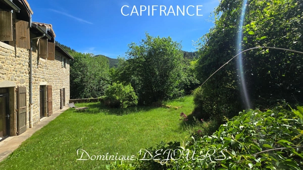 Grande maison bourgeoise de 400m² habitable et son parc de 8000m²au bord de la rivière