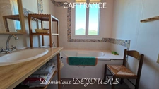Nichée au cœur de la nature, sans vis-à-vis et avec une vue remarquable, grande maison de 7 (voir 8) chambres et de belles terrasses, offre un cadre de vie paisible et ressourçant.