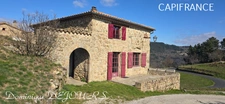 Ardèche, ensemble charmant de 2 maisons en pierres, avec terrasses, caves voutées et terrains attenants