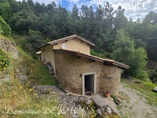 Ardèche, stone house in a preserved and quiet location - 137m² living space - garage - land