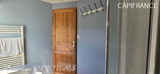 Très Belle Maison en pierres dominant la Vallée de l'Eyrieux avec une vue splendide. 3 chambres, un grand séjour et une piscine.