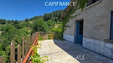 Nichée au cœur de la nature, sans vis-à-vis et avec une vue remarquable, grande maison de 7 (voir 8) chambres et de belles terrasses, offre un cadre de vie paisible et ressourçant.