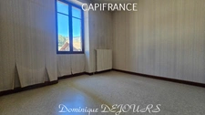 Maison composée de 2 appartements (57 et 43m²) et d'un grand garage de 100m².
