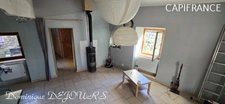 Très Belle Maison en pierres dominant la Vallée de l'Eyrieux avec une vue splendide. 3 chambres, un grand séjour et une piscine.