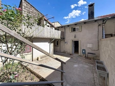 Ardèche - Vallée de la Glueyre - Marcols les Eaux - Grande maison de village - une dépendance à rénover, un grand garage, caves, ...