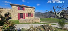 Ardèche, ensemble charmant de 2 maisons en pierres, avec terrasses, caves voutées et terrains attenants