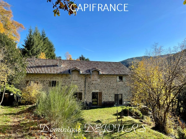 Grande maison bourgeoise de 400m² habitable et son parc de 8000m²au bord de la rivière