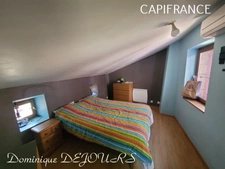 Très Belle Maison en pierres dominant la Vallée de l'Eyrieux avec une vue splendide. 3 chambres, un grand séjour et une piscine.