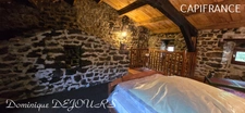 Ardèche, à 5 mn en voiture de St Pierreville au coeur du parc national des Monts d'Ardèche, spacieuse maison de 178m² avec une grande dépendance de 200m² sur 2 niveaux à aménager