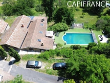 Sud-Est de la France, dans un cadre magnifique, en Ardèche magnifique maison en pierres de 320m² habitables sur 4500m² de terrain - Piscine - Exposition sud et Belle Vue dégagée