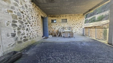Ardèche - Ancien moulinage dans la vallée de l'Auzène - 6 logements - une grande salle 232m² - dépendance - piscine - rivière au pied