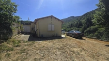Vallée de la Glueyre, en pleine campagne et sans vis-à-vis ni voisinage, maison de plain-pied de 60m² sur terrain de 3000m² plat