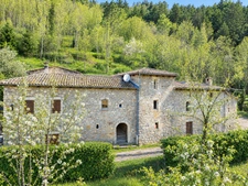 ARDECHE - Vallée de L'Eyrieux - Ensemble de 6 Gites rénovés à exploiter Immédiatement- 4000m² de terrain