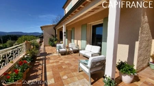 Sud-est de la France, en Ardèche à Privas (préfecture) magnifique maison d'architecte de 250m² habitable sur 3600m² de terrain - Piscine - Exposition sud et Vue dégagée
