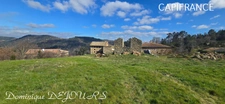 Ardèche, ensemble charmant de 2 maisons en pierres, avec terrasses, caves voutées et terrains attenants