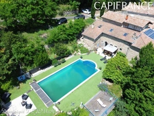 Sud-Est de la France, dans un cadre magnifique, en Ardèche magnifique maison en pierres de 320m² habitables sur 4500m² de terrain - Piscine - Exposition sud et Belle Vue dégagée