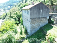 Ardèche, Vallée de l'Eyrieux à St Sauveur de Montagut, Maison de 126 m² avec deux logements et terrain de 1 300 m² - à rénover