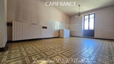 Maison composée de 2 appartements (57 et 43m²) et d'un grand garage de 100m².