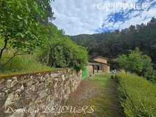 Ardèche, stone house in a preserved and quiet location - 137m² living space - garage - land