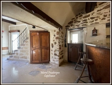 TAVEL, Maison singulière aux volumes rares et au potentiel remarquable 