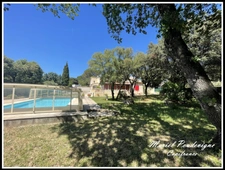 Charme, volumes et confort – Belle demeure familiale avec piscine UCHAUX (84) - 8 pièces, environ 212 m2 