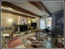 Charme, volumes et confort – Belle demeure familiale avec piscine UCHAUX (84) - 8 pièces, environ 212 m2 