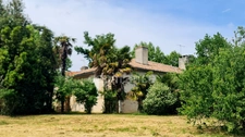 À vendre : Propriété à restaurer, à 10 mn d'Auvillar, d'environ 240 m2 habitables, sur terrain de 7400 m2  (82)