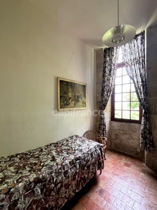 Ensemble de charme & de caractère : château, conciergerie & tour de guêt du XVIIIème près de Saint-Clar (32)