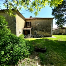 Maison de campagne avec 5 dépendances à restaurer à vendre, à proximité de Saint-Clar (32)