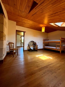 Jolie maison de campagne (320 m2, 9 pièces, 5 chambres) à vendre, sur terrain de 8500 m2, à dix minutes d'Auch (32)