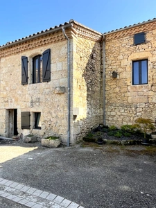 Elégante maison en pierre entièrement restaurée, 4 pièces, au coeur d'un village médiéval (32)