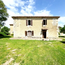 Maison de campagne avec 5 dépendances à restaurer à vendre, à proximité de Saint-Clar (32)