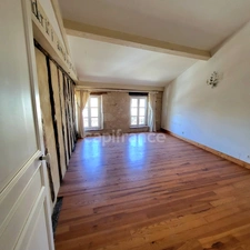 Ensemble atypique de deux maisons avec commerce en plein coeur de SAINT CLAR (32) à vendre