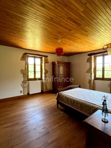 Jolie maison de campagne (320 m2, 9 pièces, 5 chambres) à vendre, sur terrain de 8500 m2, à dix minutes d'Auch (32)