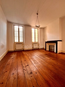 Jolie maison en plein centre de FLEURANCE (32), 165 m2, 5 pièces, 3 chambres, cave, jardin clos et puits... 