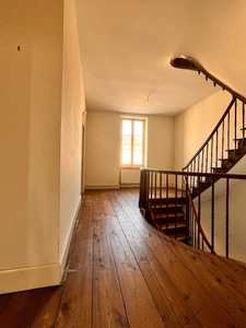 Jolie maison en plein centre de FLEURANCE (32), 165 m2, 5 pièces, 3 chambres, cave, jardin clos et puits... 